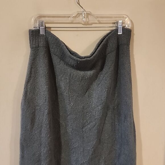 Beautiful Express XLlong skirt NWT dress it up with boots and a sweater - Picture 2 of 6